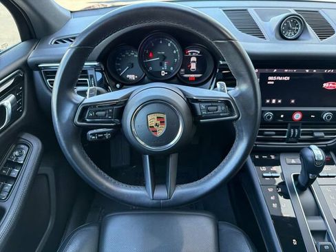 Used 2023 Porsche Macan AWD/4WD image 18
