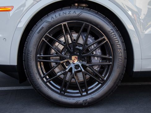 Certified 2026 Porsche Cayenne Coupe AWD/4WD image 12