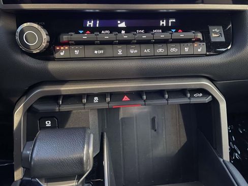 Used 2025 Toyota Tundra Limited image 40