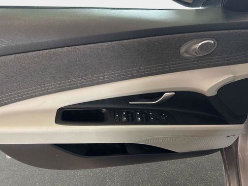 Used 2023 Hyundai Elantra Limited image 17