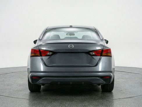 Used 2025 Nissan Altima 2.5 SV image 7