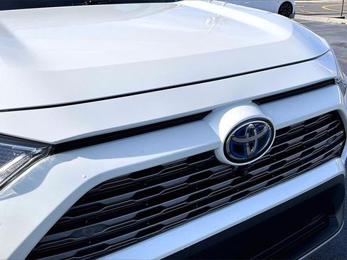 Used 2021 Toyota RAV4 Limited image 27