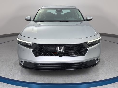 Used 2023 Honda Accord Touring image 2