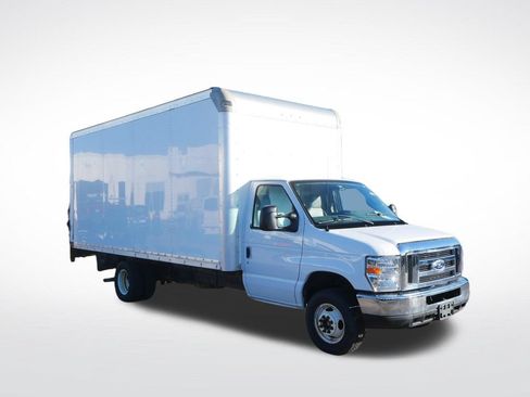 Used 2018 Ford E-450 and Econoline 450 Super Duty RWD image 3