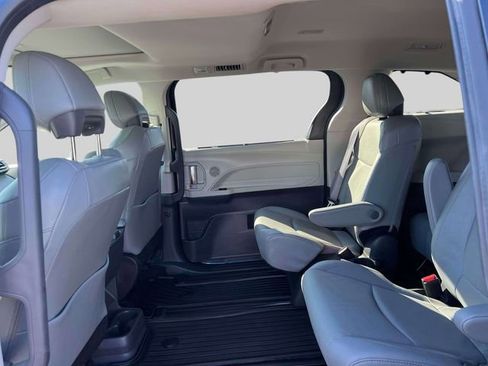 Certified 2024 Toyota Sienna Limited image 15