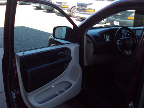 Used 2017 Dodge Grand Caravan SE w/ Power Window Group image 16