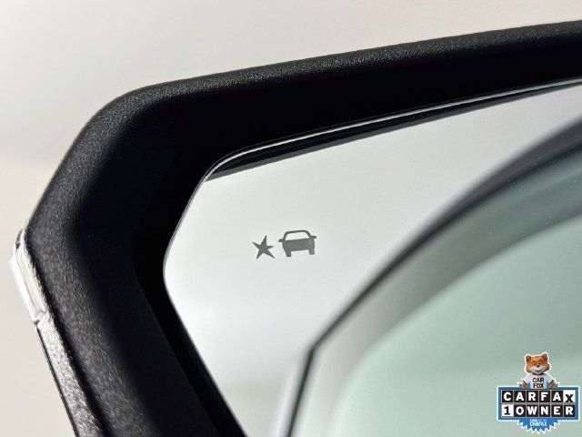 Used 2023 Chevrolet Equinox Premier FWD image 33