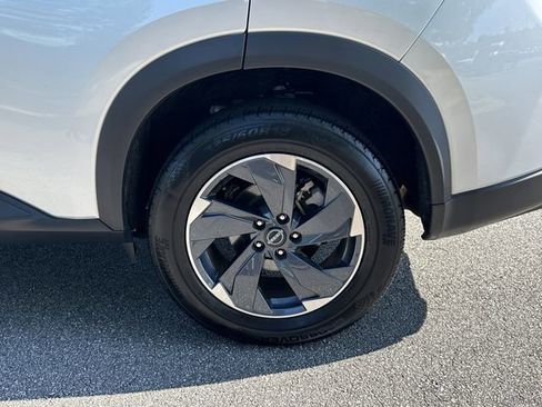 Certified 2025 Nissan Rogue SV FWD image 22