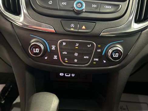 Used 2024 Chevrolet Equinox LT FWD image 19
