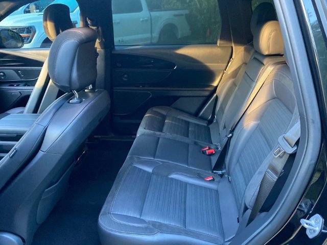 Certified 2025 Lincoln Nautilus Reserve w/ Jet Appearance Package AWD/4WD image 9