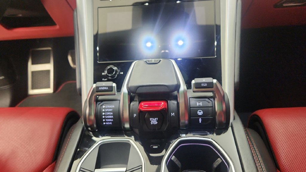 Used 2020 Lamborghini Urus AWD/4WD image 32