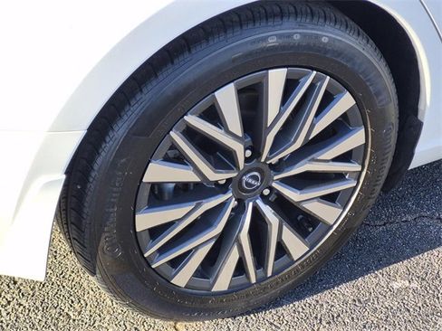 Certified 2024 Nissan Altima 2.5 SV w/ SV Premium Package image 7