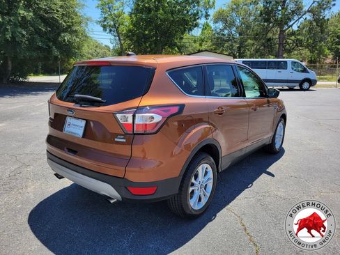 Used 2017 Ford Escape SE FWD image 6
