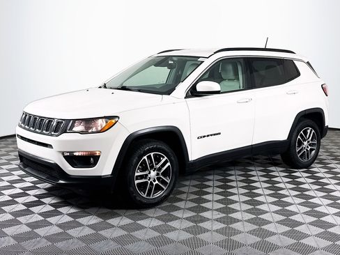 Used 2017 Jeep Compass Latitude w/ Popular Equipment Group image 4