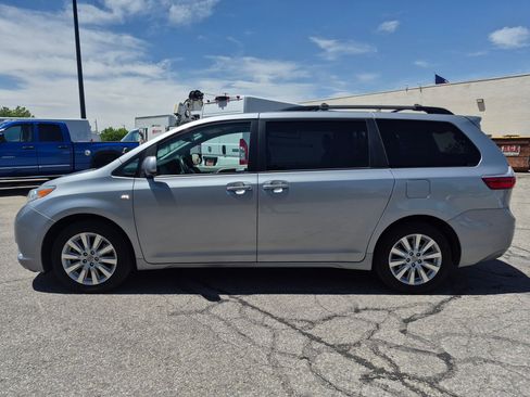 Used 2016 Toyota Sienna LE AWD/4WD image 9