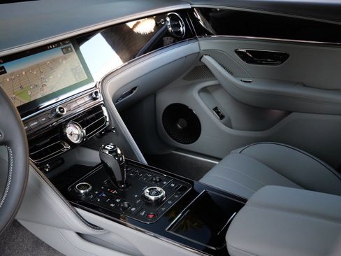 New 2026 Bentley Flying Spur Plug-In Hybrid image 12