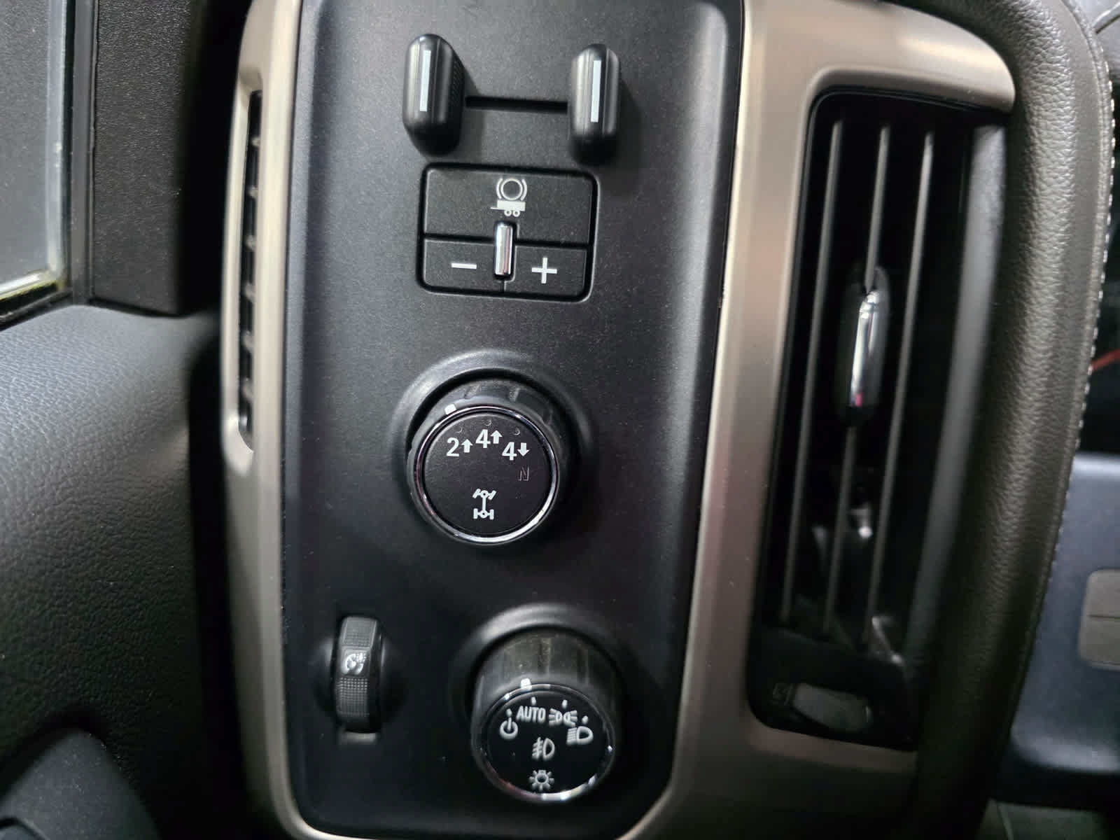 Used 2019 GMC Sierra 3500 Denali w/ Duramax Plus Package AWD/4WD image 24