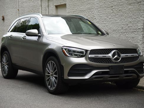 Used 2021 Mercedes-Benz GLC 300 w/ AMG Line image 9