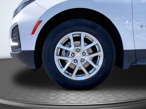 Used 2022 Chevrolet Equinox LS FWD image 9