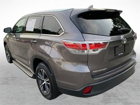 Used 2016 Toyota Highlander XLE FWD image 5
