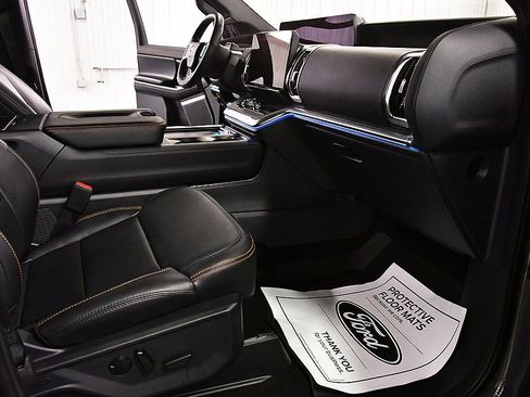 Used 2025 Ford Expedition Tremor image 31