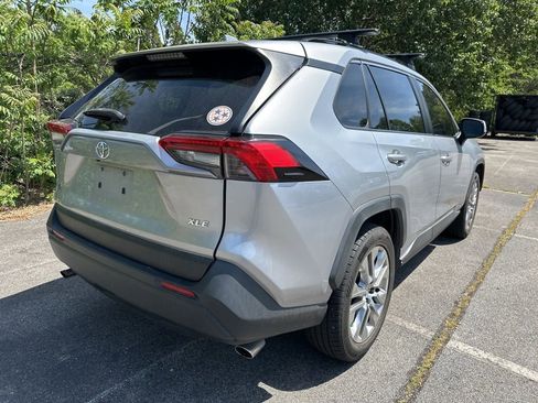 Used 2020 Toyota RAV4 XLE Premium image 3