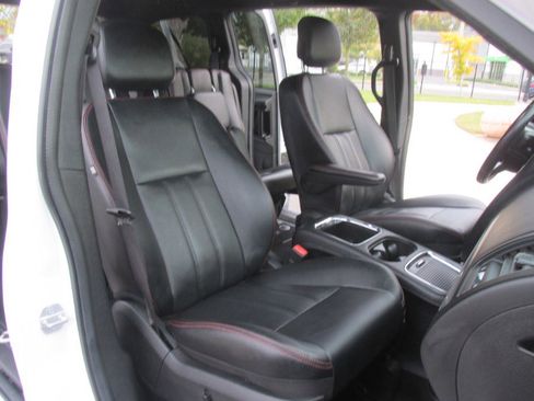 Used 2019 Dodge Grand Caravan GT FWD image 44