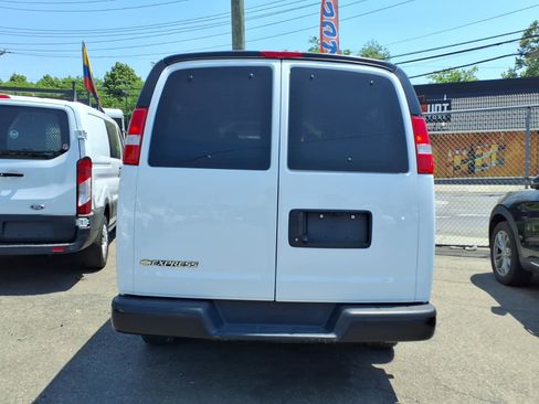 Used 2025 Chevrolet Express 3500 LS RWD image 3