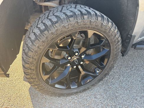 Used 2021 Chevrolet Silverado 1500 LT Trail Boss w/ Convenience Package II image 21