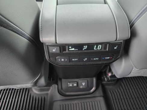 Used 2023 Toyota Highlander Platinum AWD/4WD image 27