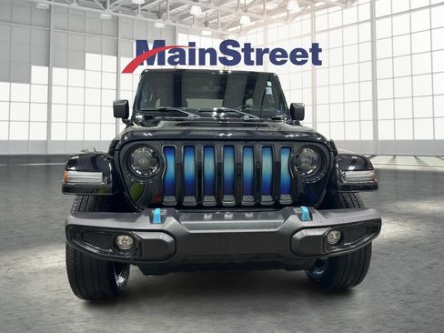 Used 2023 Jeep Wrangler Unlimited Sahara w/ Cold Weather Group AWD/4WD image 8