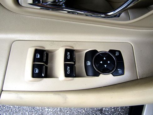 Used 2017 Ford Taurus Limited image 11