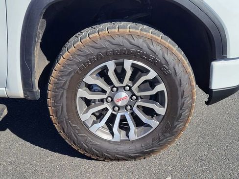 Used 2022 GMC Sierra 1500 AT4 w/ Technology Package image 6