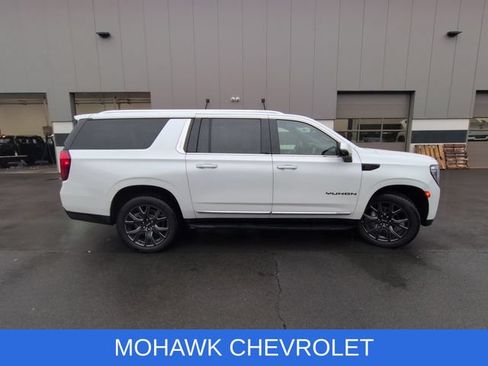 Used 2023 GMC Yukon XL SLT w/ SLT Luxury Package AWD/4WD image 5