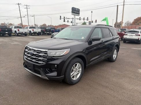 New 2026 Ford Explorer Active w/ Active Comfort Package image 2