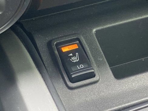 Used 2024 Nissan Titan SV w/ SV Convenience Package image 7