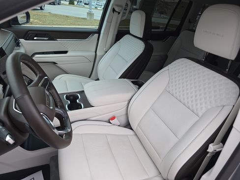 Used 2024 GMC Acadia Denali image 15