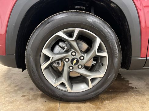Used 2025 Chevrolet Trax LT w/ Driver Confidence Package FWD image 8