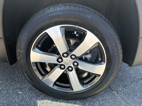 Certified 2023 Chevrolet Traverse LT w/ LT Premium Package FWD image 21