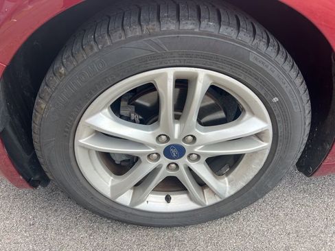 Used 2018 Ford Fusion SE w/ Fusion SE Technology Package image 5