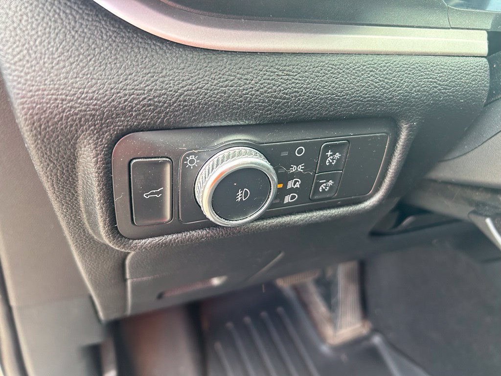 Used 2021 Ford Explorer XLT w/ Equipment Group 202A AWD/4WD image 19