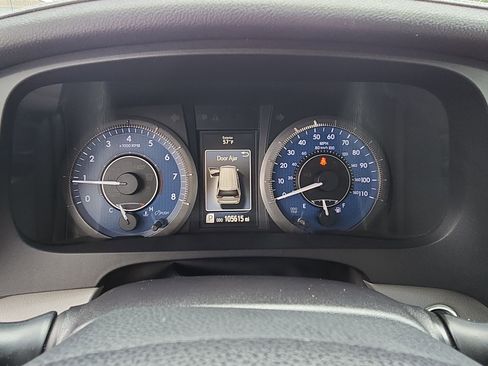 Used 2015 Toyota Sienna XLE w/ XLE Navigation Package FWD image 10