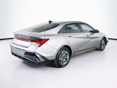 Used 2024 Hyundai Elantra Blue FWD image 24