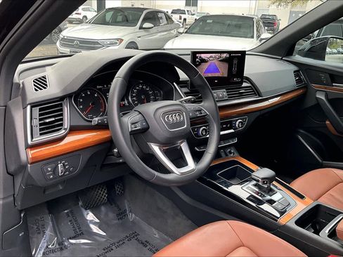 Used 2021 Audi Q5 Premium w/ Convenience Package image 18