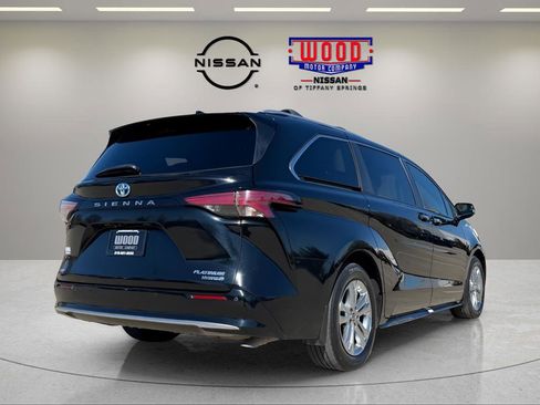 Used 2023 Toyota Sienna Platinum image 3