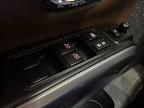 Used 2019 Nissan Titan Platinum Reserve image 32