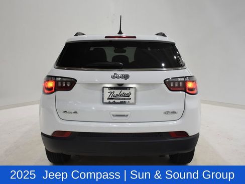 Used 2025 Jeep Compass Latitude w/ Sun & Sound Group AWD/4WD image 5