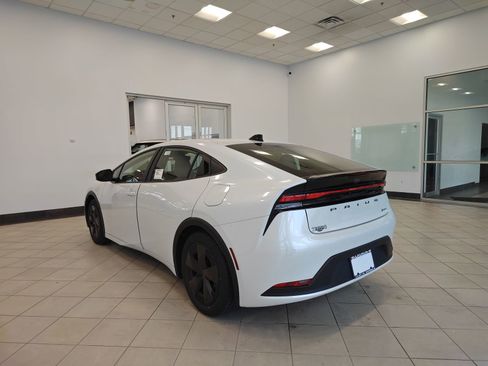 New 2026 Toyota Prius LE image 5