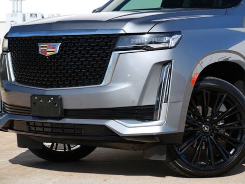 Used 2021 Cadillac Escalade ESV Premium Luxury w/ Performance Package AWD/4WD image 20