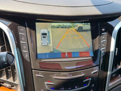 Certified 2020 Cadillac Escalade Premium Luxury AWD/4WD image 16